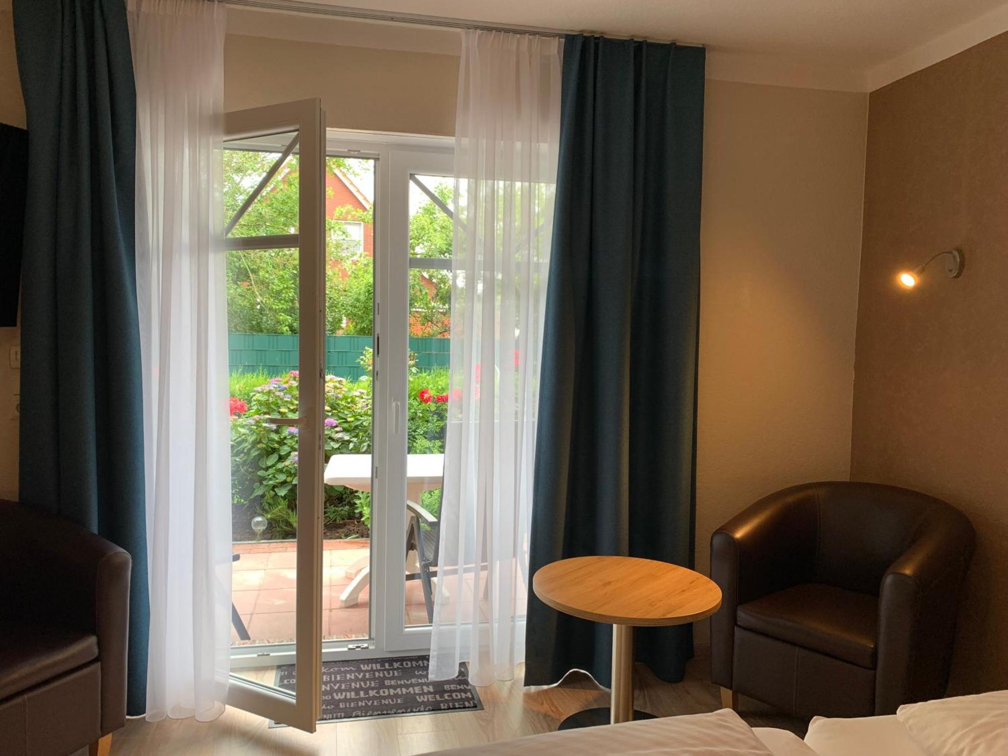 Hotel Pension Julia Norddeich  Ngoại thất bức ảnh